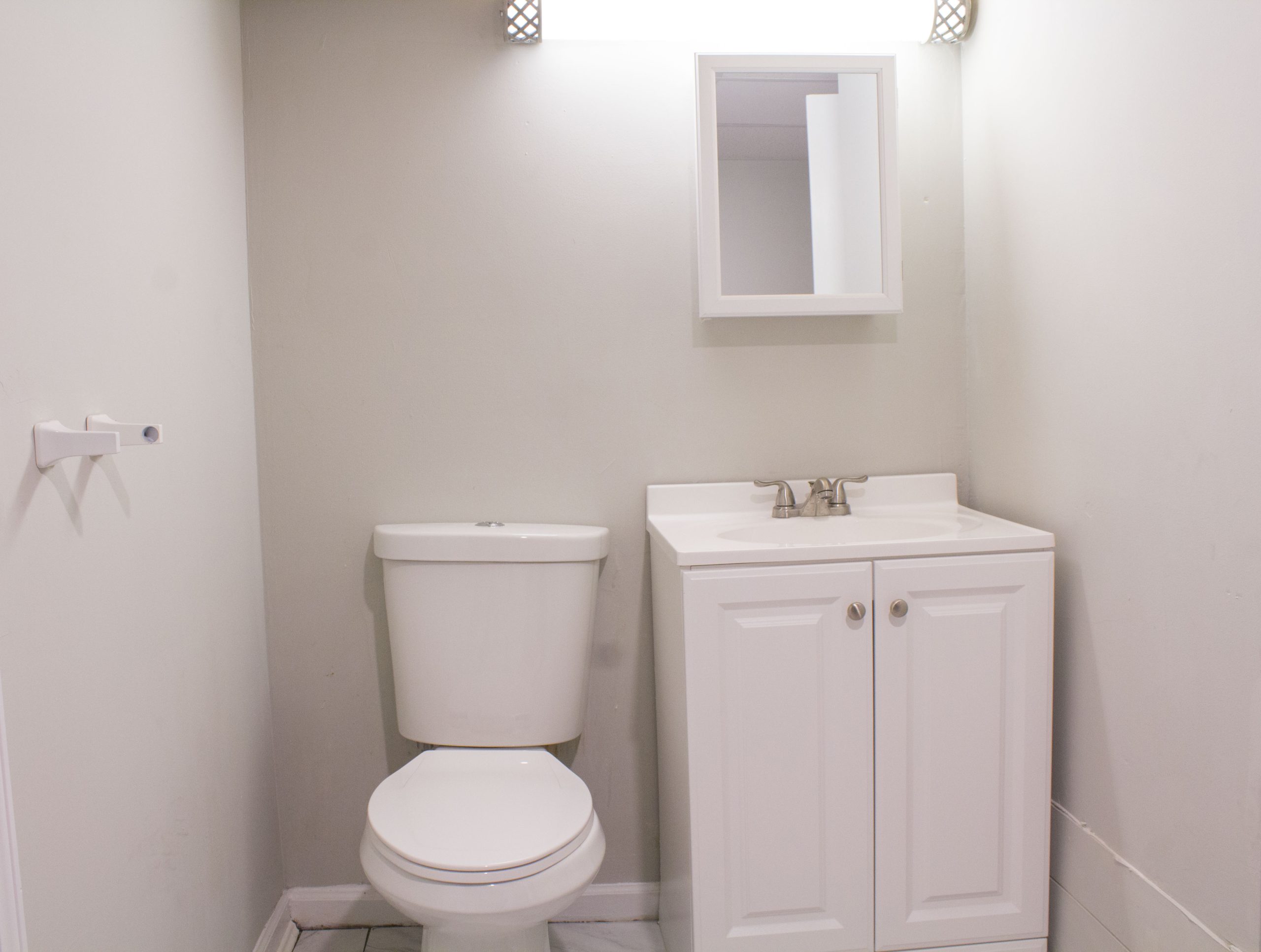 residential real estate photo bathroom